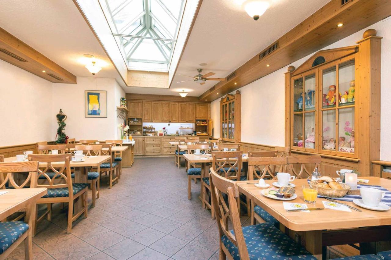 Hotel Restaurant Goldener Hirsch Donauwörth Buitenkant foto