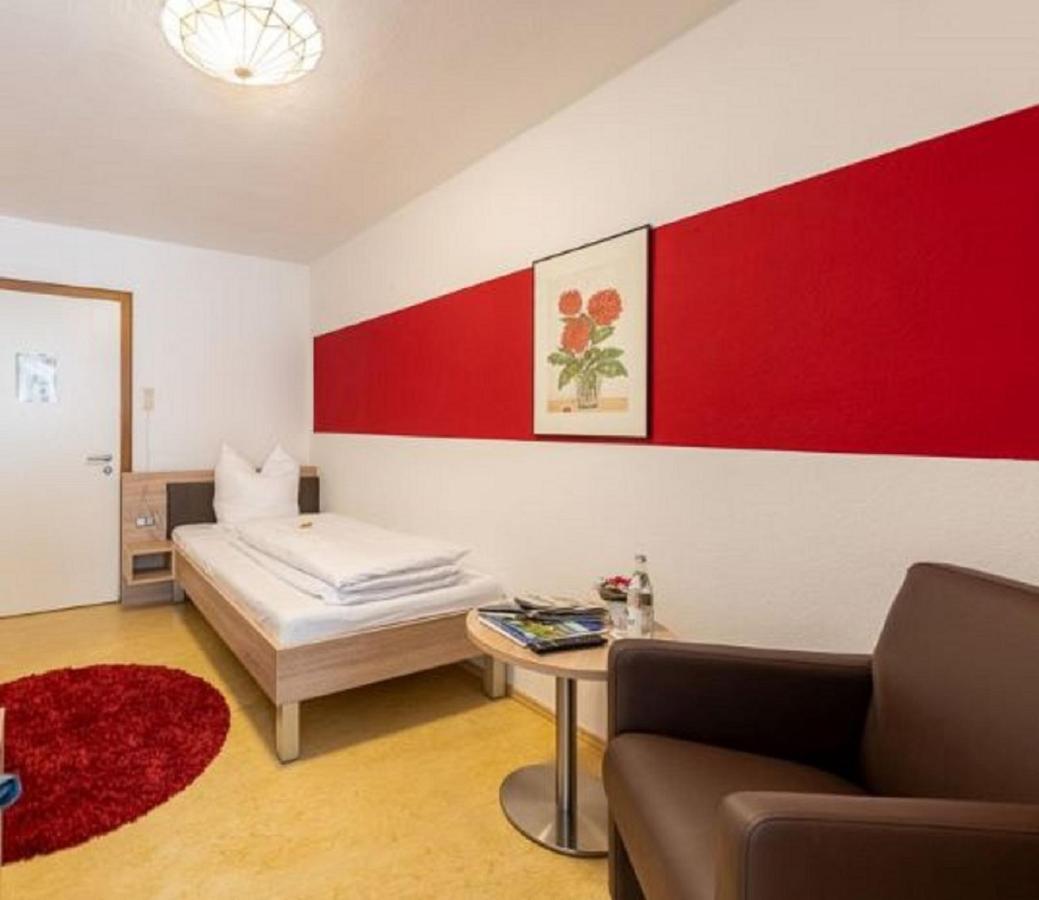 Hotel Restaurant Goldener Hirsch Donauwörth Buitenkant foto