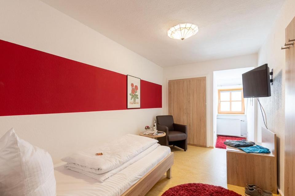 Hotel Restaurant Goldener Hirsch Donauwörth Buitenkant foto