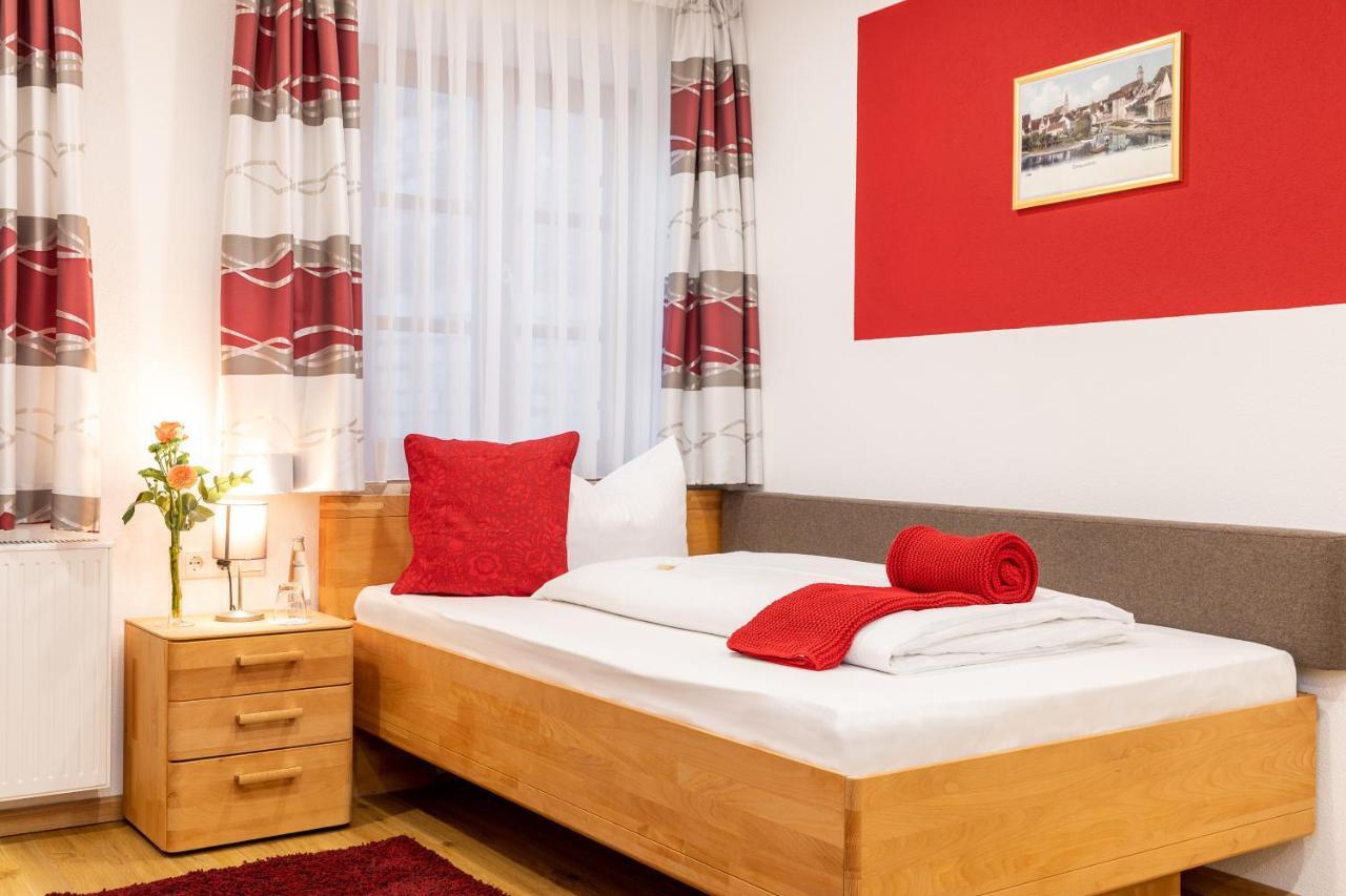 Hotel Restaurant Goldener Hirsch Donauwörth Buitenkant foto